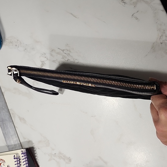 MICHAEL KORS ~ Kieran Quilted XL Zip Clutch - Picture 4 of 6